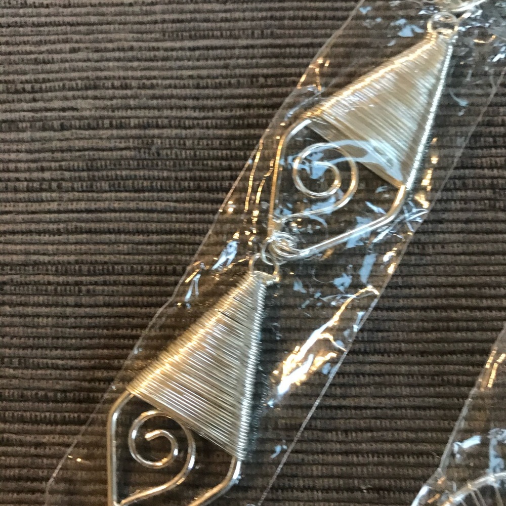 SILVER METAL WIRE DONUT & DIAMOND SHAPE PENDANTS - Picture 2 of 4